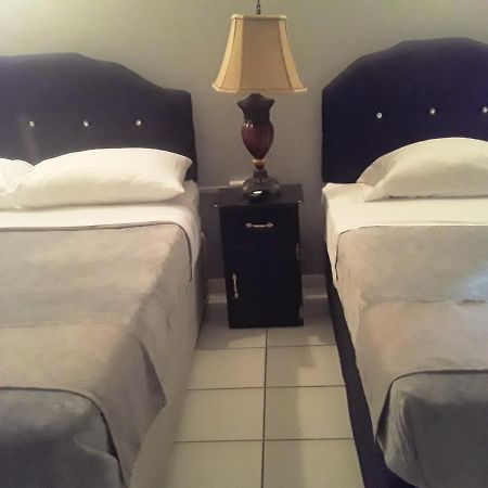 Derick'S Inn Piarco Εξωτερικό φωτογραφία