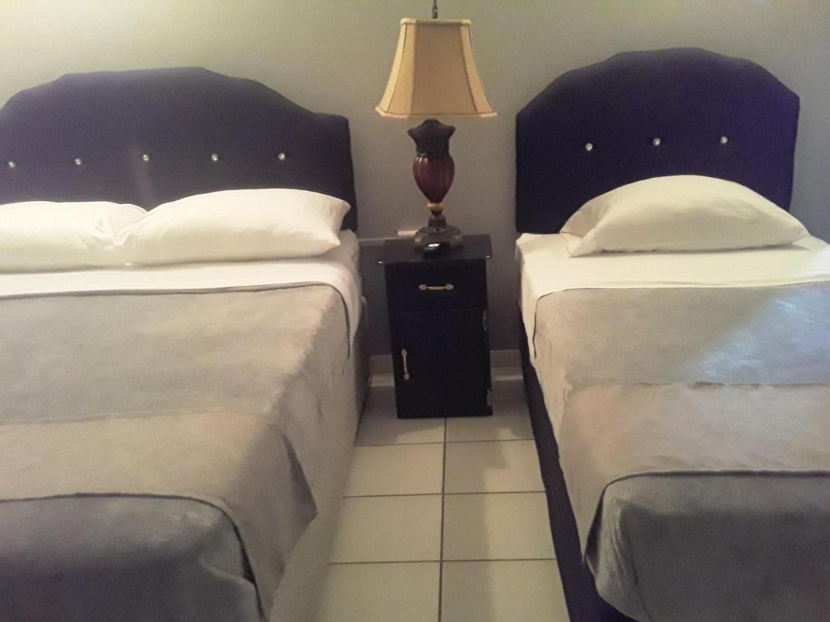 Derick'S Inn Piarco Εξωτερικό φωτογραφία
